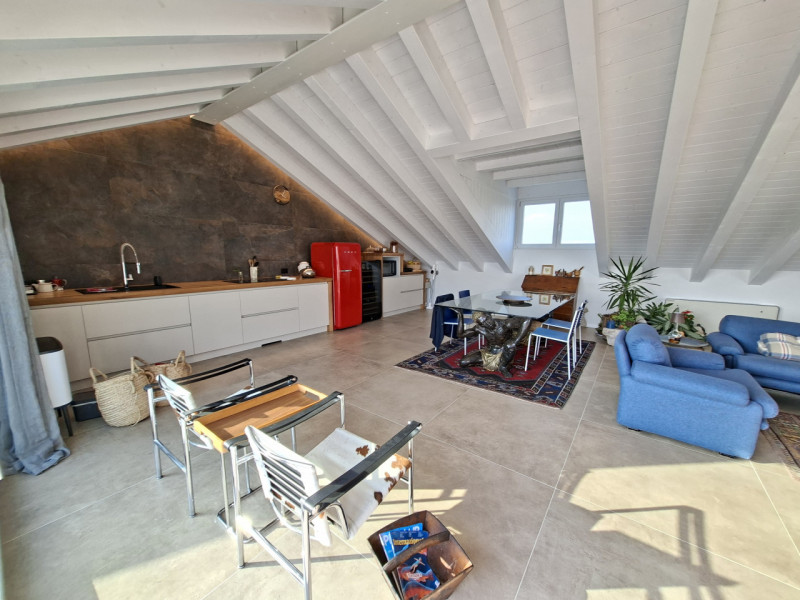 Studio Itaca Immobiliare propone in vendita un attico raffinato situato nel quartiere Crocifisso,...