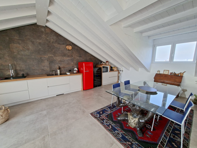 Studio Itaca Immobiliare propone in vendita un attico raffinato situato nel quartiere Crocifisso,...