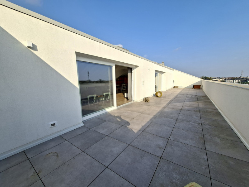 Studio Itaca Immobiliare propone in vendita un attico raffinato situato nel quartiere Crocifisso,...