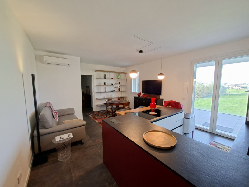 Studio Itaca Immobiliare propone in vendita un attico raffinato situato nel quartiere Crocifisso,...