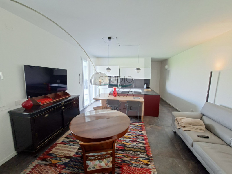 Studio Itaca Immobiliare propone in vendita un attico raffinato situato nel quartiere Crocifisso,...