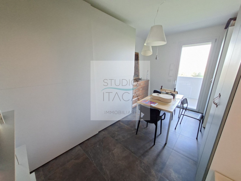 Studio Itaca Immobiliare propone in vendita un attico raffinato situato nel quartiere Crocifisso,...