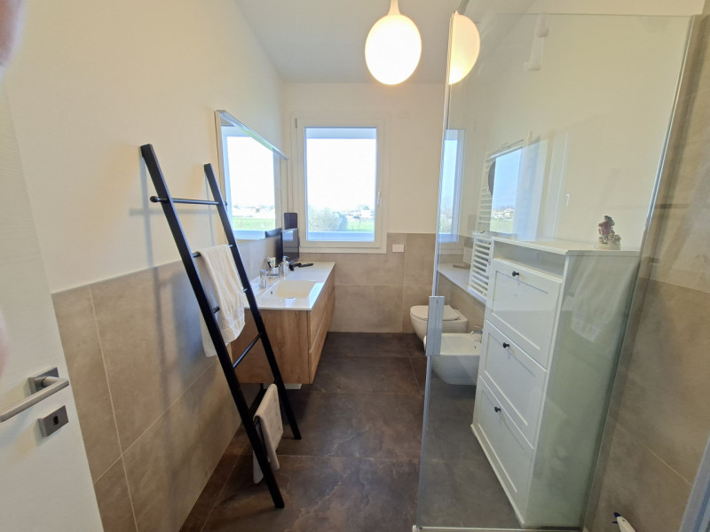 Studio Itaca Immobiliare propone in vendita un attico raffinato situato nel quartiere Crocifisso,...