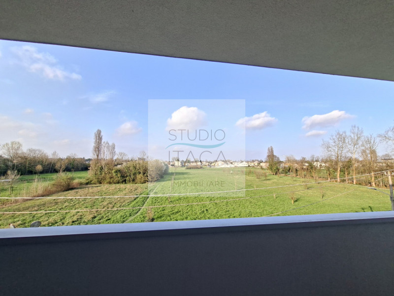 Studio Itaca Immobiliare propone in vendita un attico raffinato situato nel quartiere Crocifisso,...