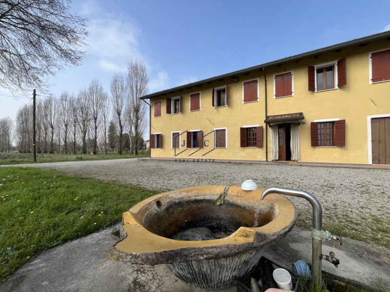 San Biagio di Callalta - Fraz. Rovarè (Treviso)

Se siete amanti della campagna e cercate un ambi...