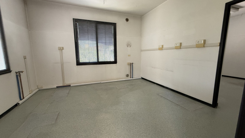 AFFITTASI UFFICIO in zona ARCELLA - SANT'ANTONINO

-Palazzina di sole 2 unità con destinazione uf...