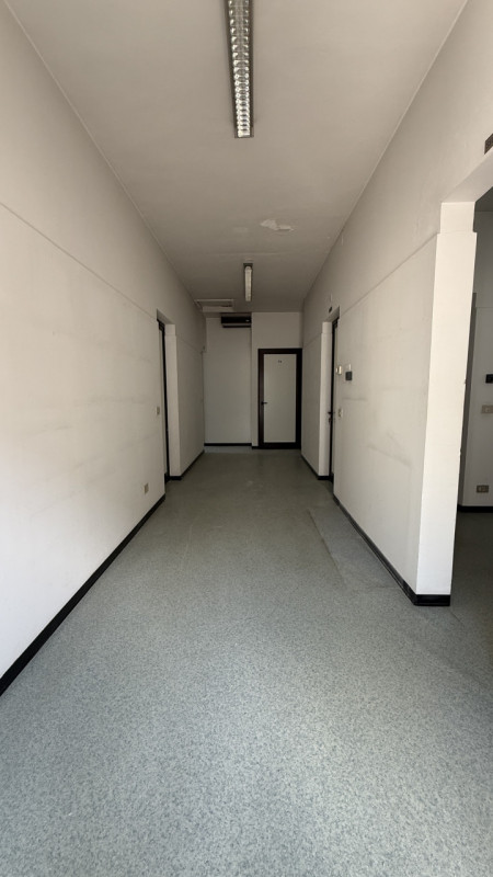 AFFITTASI UFFICIO in zona ARCELLA - SANT'ANTONINO

-Palazzina di sole 2 unità con destinazione uf...
