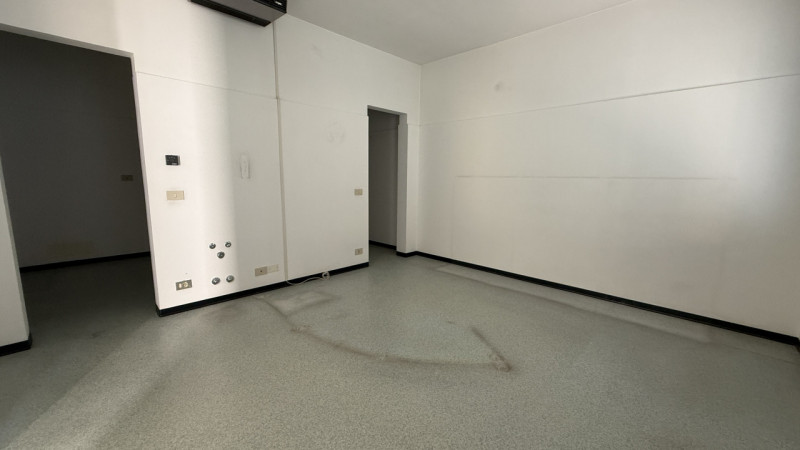 AFFITTASI UFFICIO in zona ARCELLA - SANT'ANTONINO

-Palazzina di sole 2 unità con destinazione uf...