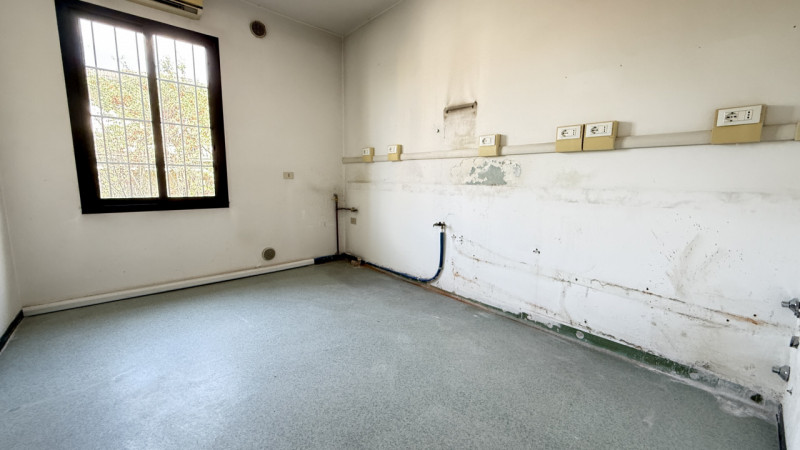 AFFITTASI UFFICIO in zona ARCELLA - SANT'ANTONINO

-Palazzina di sole 2 unità con destinazione uf...