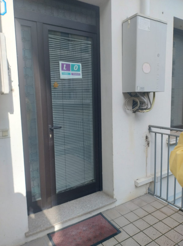 AFFITTASI UFFICIO in zona ARCELLA - SANT'ANTONINO

-Palazzina di sole 2 unità con destinazione uf...