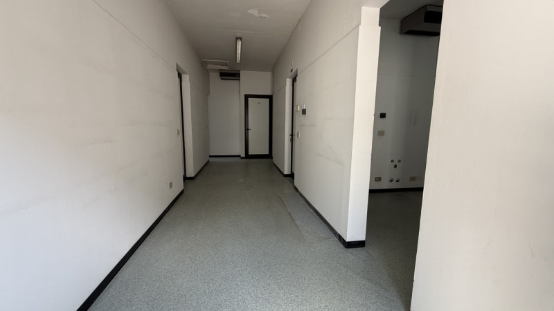 AFFITTASI UFFICIO in zona ARCELLA - SANT'ANTONINO

-Palazzina di sole 2 unità con destinazione uf...