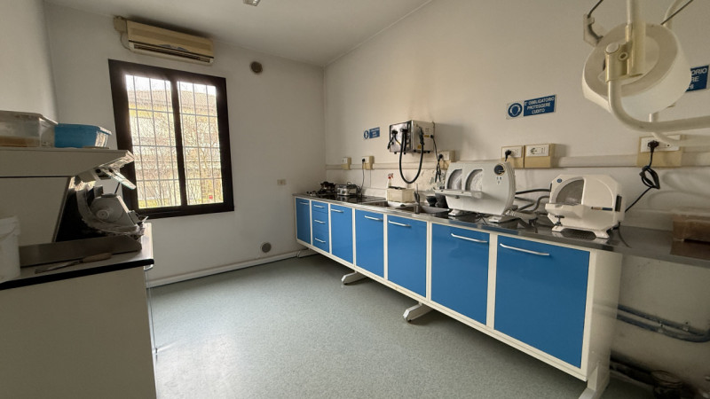 AFFITTASI UFFICIO in zona ARCELLA - SANT'ANTONINO

-Palazzina di sole 2 unità con destinazione uf...