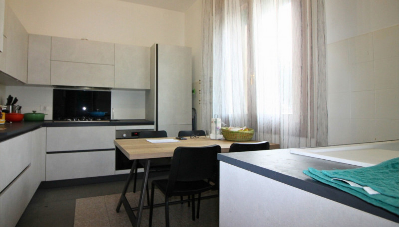 Scopri un'opportunità unica nel cuore di Vicenza, nella tranquilla zona di Bertesina-Ospedaletto....