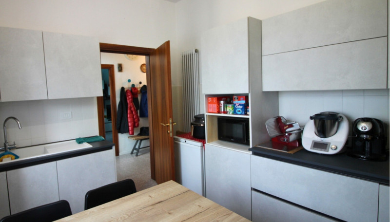 Scopri un'opportunità unica nel cuore di Vicenza, nella tranquilla zona di Bertesina-Ospedaletto....