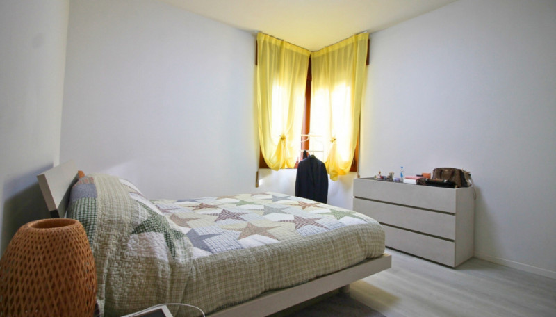 Scopri un'opportunità unica nel cuore di Vicenza, nella tranquilla zona di Bertesina-Ospedaletto....