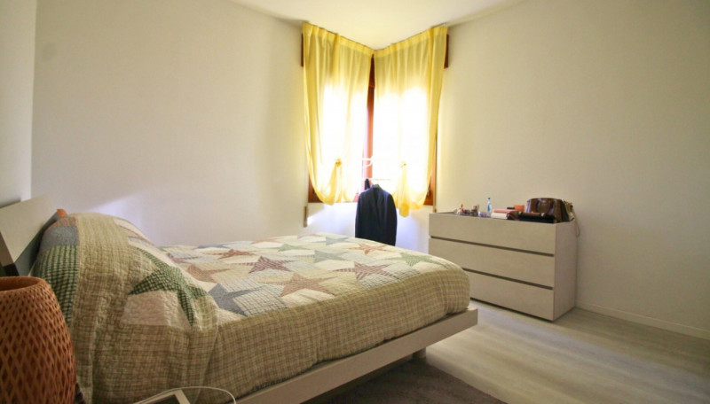 Scopri un'opportunità unica nel cuore di Vicenza, nella tranquilla zona di Bertesina-Ospedaletto....