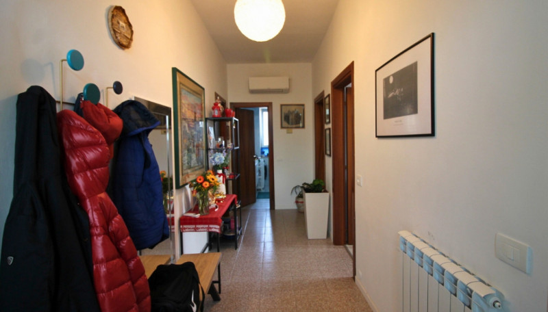 Scopri un'opportunità unica nel cuore di Vicenza, nella tranquilla zona di Bertesina-Ospedaletto....