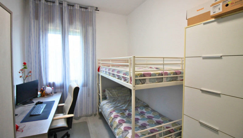 Scopri un'opportunità unica nel cuore di Vicenza, nella tranquilla zona di Bertesina-Ospedaletto....