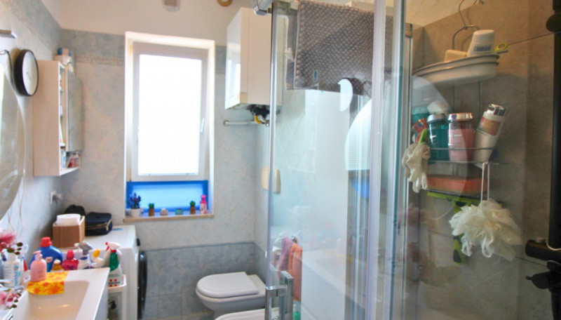 Scopri un'opportunità unica nel cuore di Vicenza, nella tranquilla zona di Bertesina-Ospedaletto....