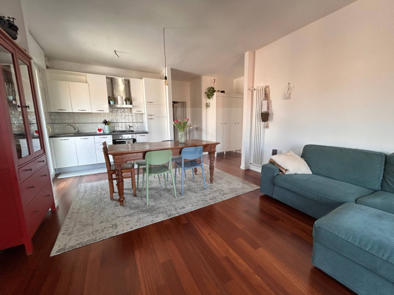 PADOVA-BRUSEGANA 

Proponiamo in vendita appartamento situato al terzo piano, particolarmente lum...