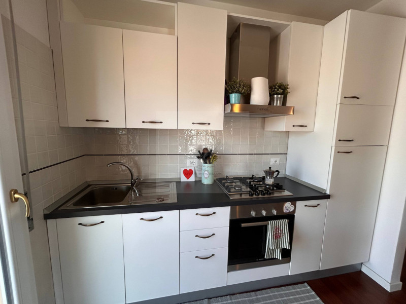 PADOVA-BRUSEGANA 

Proponiamo in vendita appartamento situato al terzo piano, particolarmente lum...