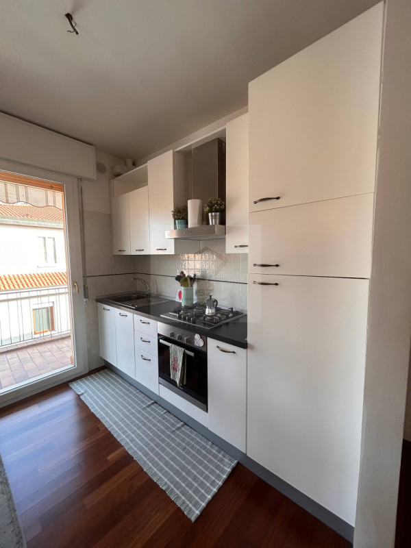 PADOVA-BRUSEGANA 

Proponiamo in vendita appartamento situato al terzo piano, particolarmente lum...