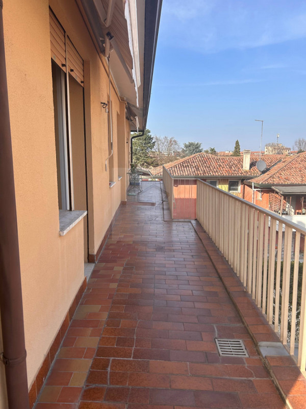 PADOVA-BRUSEGANA 

Proponiamo in vendita appartamento situato al terzo piano, particolarmente lum...