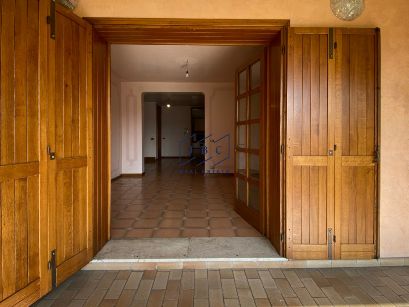 Mansue' - (Treviso)

Proponiamo in vendita villa immersa in un grande giardino curato nei minimi ...