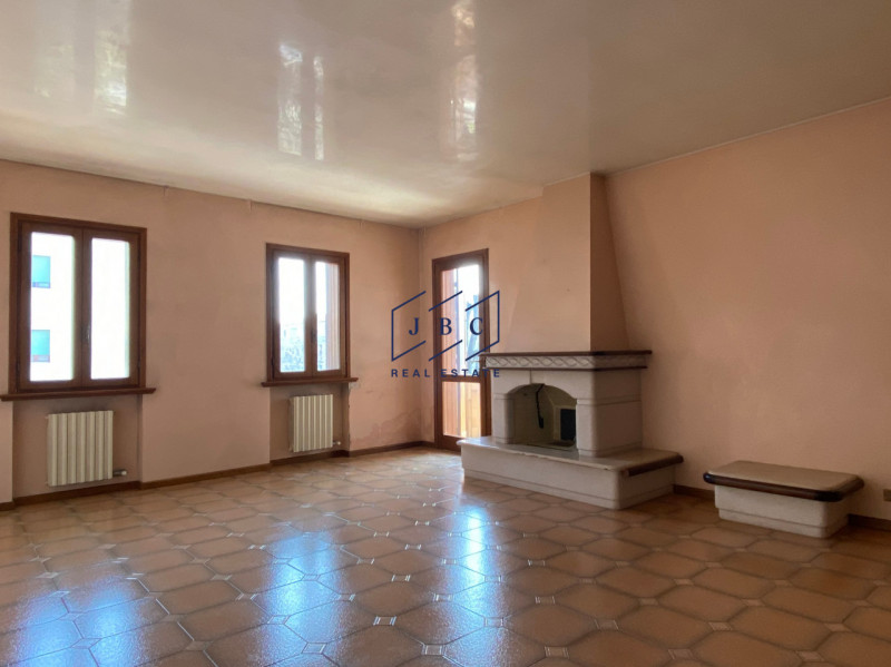 Mansue' - (Treviso)

Proponiamo in vendita villa immersa in un grande giardino curato nei minimi ...