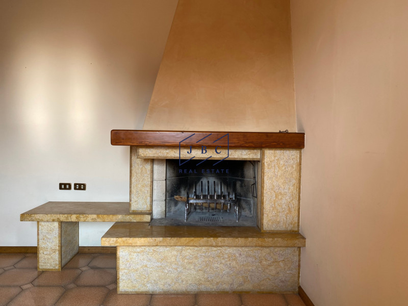 Mansue' - (Treviso)

Proponiamo in vendita villa immersa in un grande giardino curato nei minimi ...