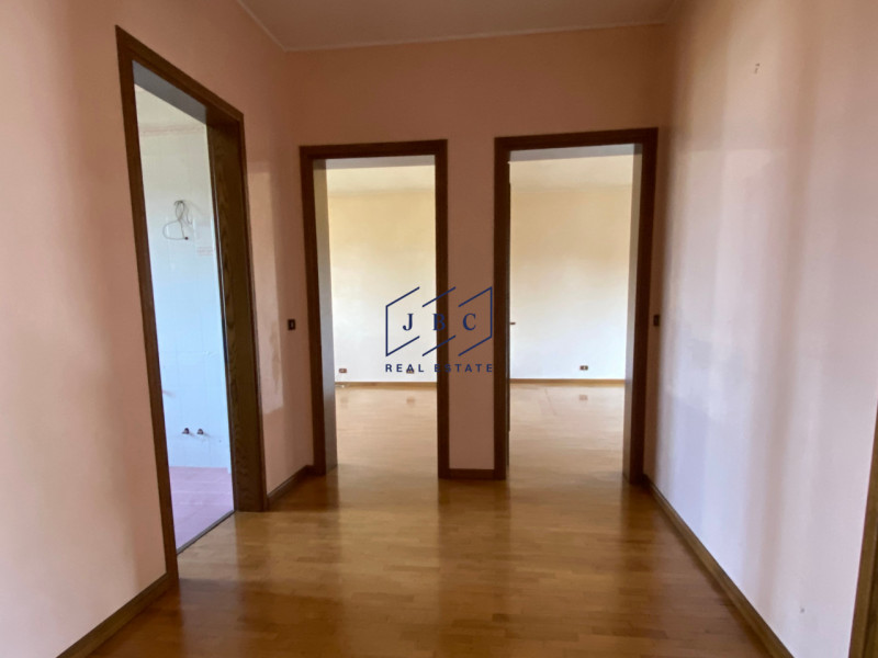 Mansue' - (Treviso)

Proponiamo in vendita villa immersa in un grande giardino curato nei minimi ...