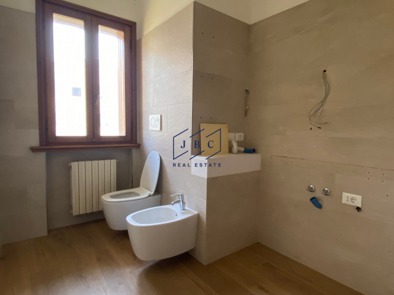 Mansue' - (Treviso)

Proponiamo in vendita villa immersa in un grande giardino curato nei minimi ...