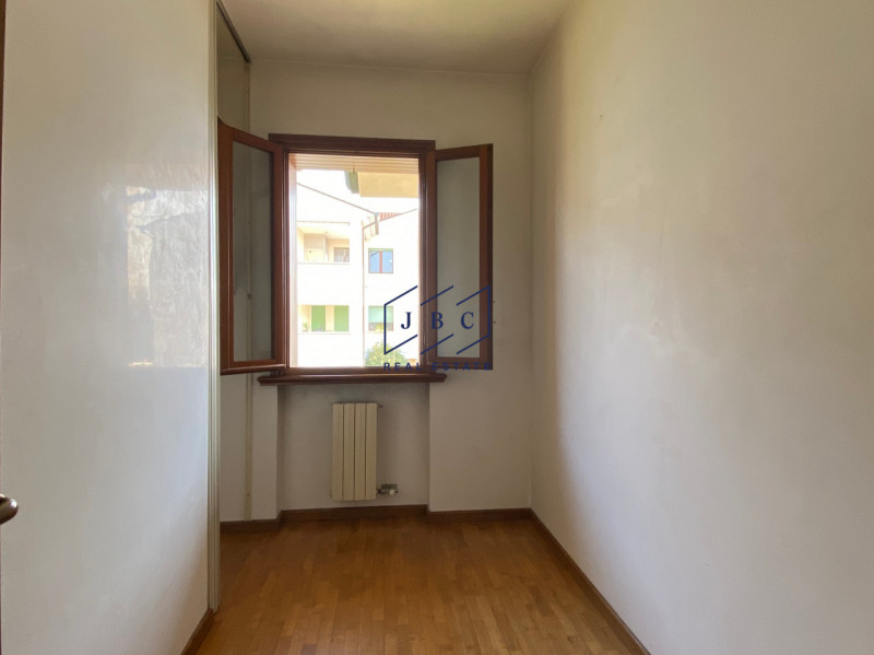 Mansue' - (Treviso)

Proponiamo in vendita villa immersa in un grande giardino curato nei minimi ...