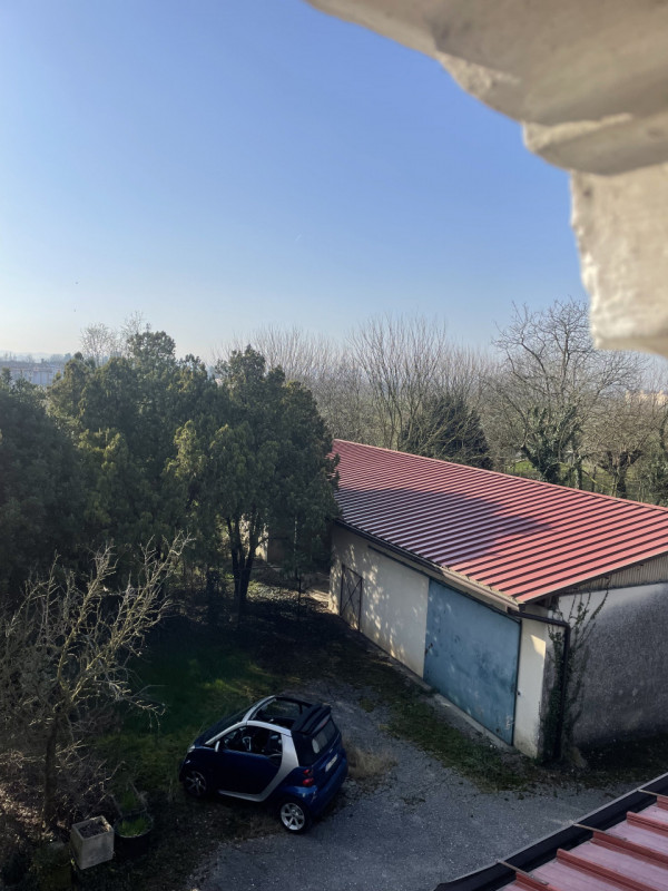 Scopri un'opportunità unica di possedere un incantevole rustico cascina nel cuore della zona di P...