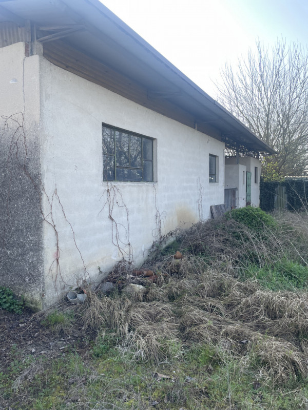 Scopri un'opportunità unica di possedere un incantevole rustico cascina nel cuore della zona di P...