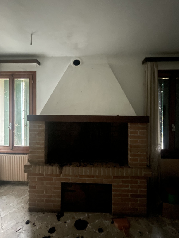 Scopri un'opportunità unica di possedere un incantevole rustico cascina nel cuore della zona di P...