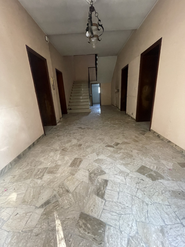 Scopri un'opportunità unica di possedere un incantevole rustico cascina nel cuore della zona di P...