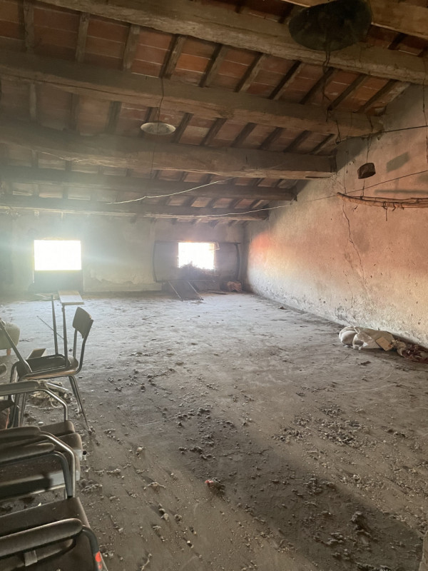 Scopri un'opportunità unica di possedere un incantevole rustico cascina nel cuore della zona di P...