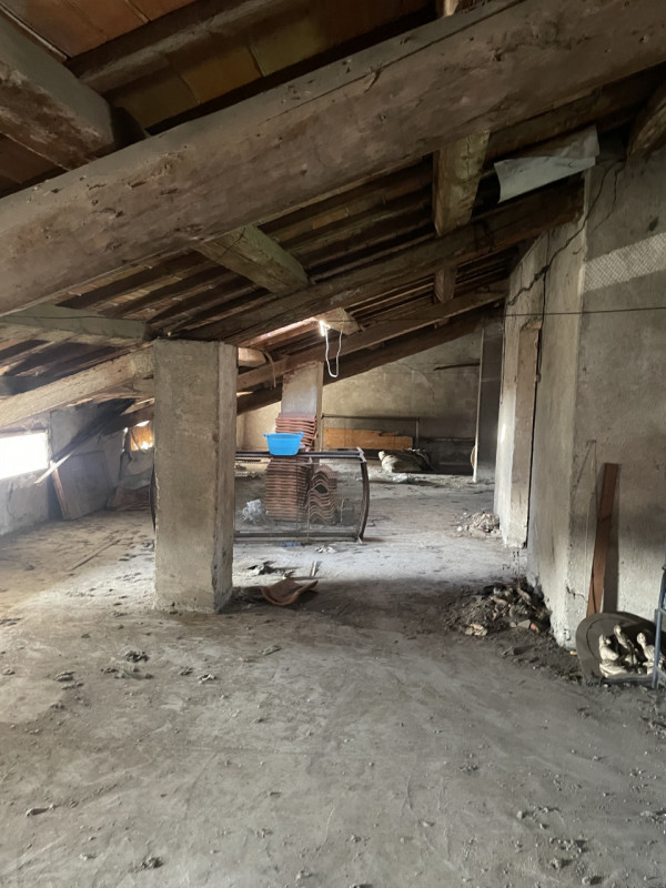 Scopri un'opportunità unica di possedere un incantevole rustico cascina nel cuore della zona di P...