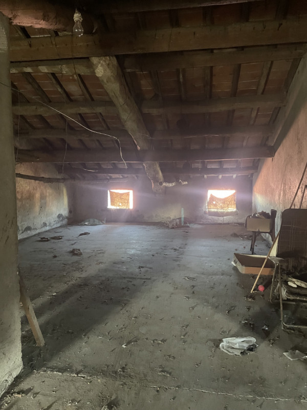 Scopri un'opportunità unica di possedere un incantevole rustico cascina nel cuore della zona di P...