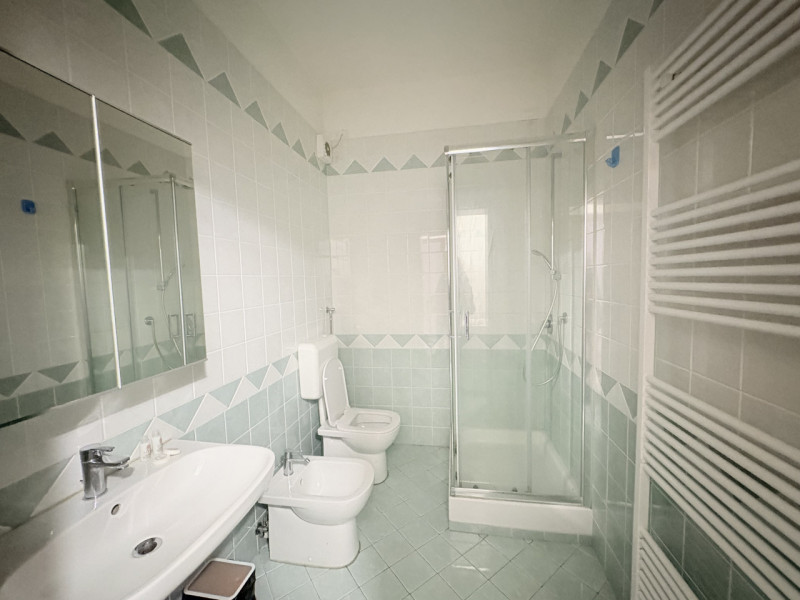 Scopri questo incantevole appartamento quadrilocale situato nel cuore di Cinto Euganeo, ristruttu...