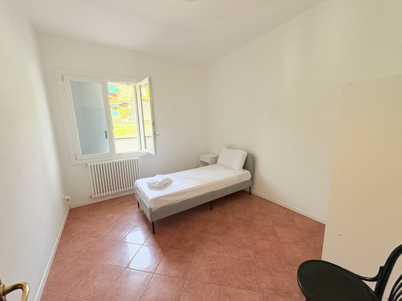 Scopri questo incantevole appartamento quadrilocale situato nel cuore di Cinto Euganeo, ristruttu...