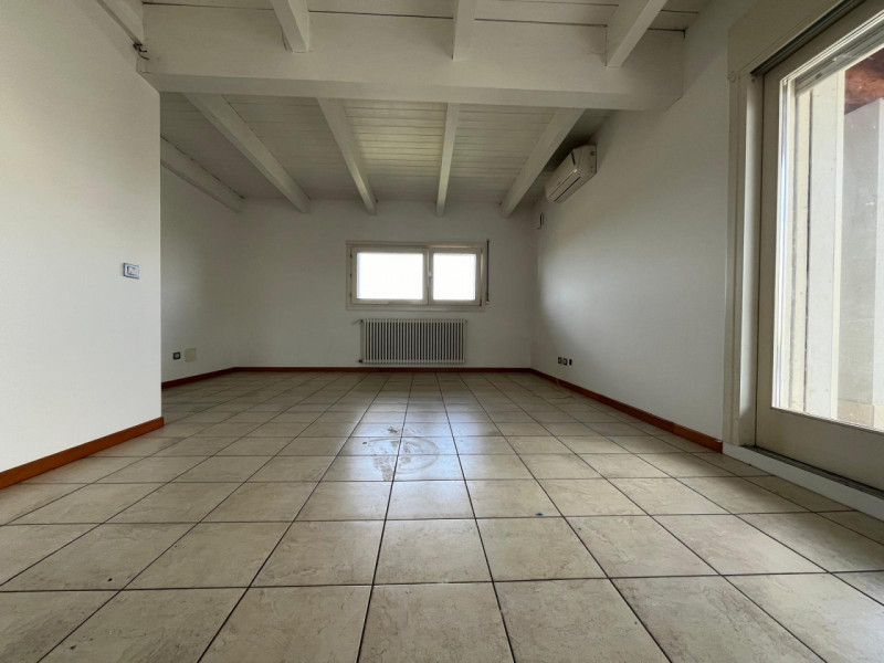 FORCELLINI: CLASSE ENERGETICA A2 - Epgl,nren 54,40 KWh/mq anno.
In tranquillo contesto residenzia...