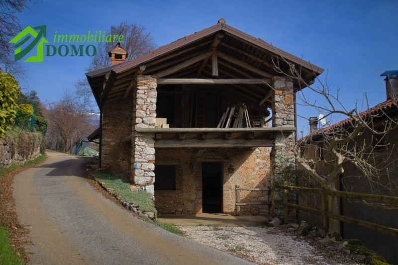 LIMITROFI SCHIO: A soli 12 minuti dal centro di Schio, immerso tra le dolci colline e i boschi ri...