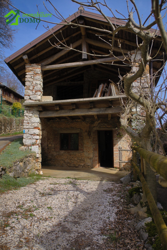 LIMITROFI SCHIO: A soli 12 minuti dal centro di Schio, immerso tra le dolci colline e i boschi ri...