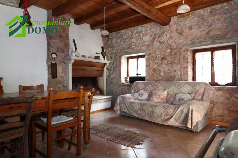 LIMITROFI SCHIO: A soli 12 minuti dal centro di Schio, immerso tra le dolci colline e i boschi ri...