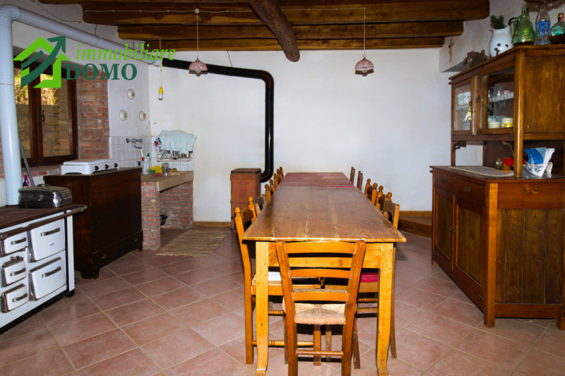 LIMITROFI SCHIO: A soli 12 minuti dal centro di Schio, immerso tra le dolci colline e i boschi ri...