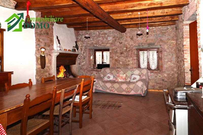 LIMITROFI SCHIO: A soli 12 minuti dal centro di Schio, immerso tra le dolci colline e i boschi ri...