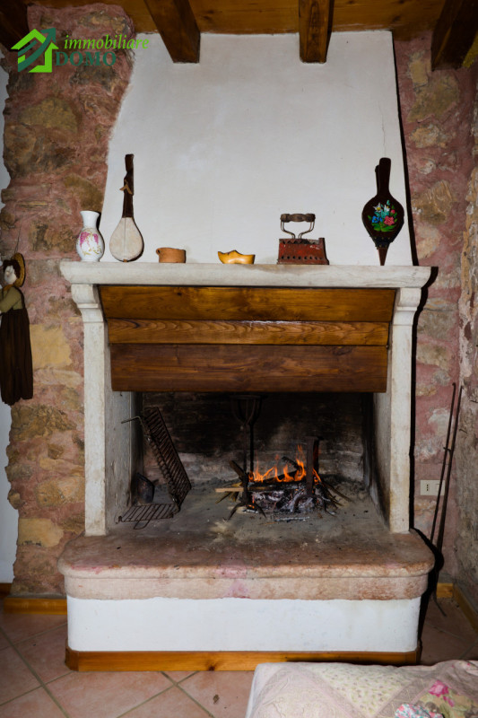 LIMITROFI SCHIO: A soli 12 minuti dal centro di Schio, immerso tra le dolci colline e i boschi ri...