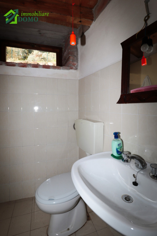 LIMITROFI SCHIO: A soli 12 minuti dal centro di Schio, immerso tra le dolci colline e i boschi ri...